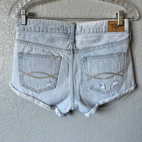 Abercrombie and Fitch Distressed Flipped Raw Hem Jean Shorts sz 25 - Picture 2 of 7